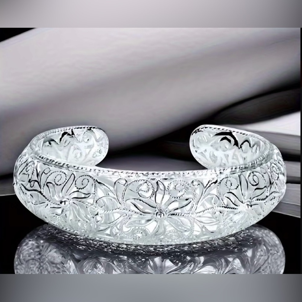Elegant Silver Filigree Bracelet